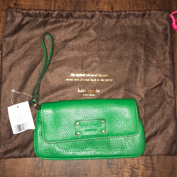 kate spade Handbags - NWT green Kate Spade Wristlet